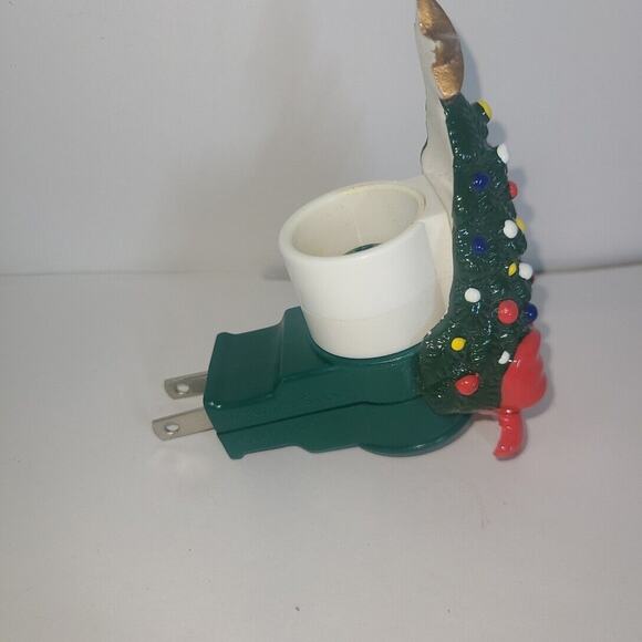 White Barn Candle Co Christmas Plug in oil warmer Christmas Tree wallflowers BBW - Picture 4 of 8